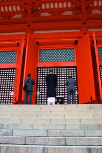 Prayers at the Dai-to pagoda, Koyasan, Japan