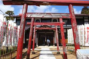 A shrine along the Higashiyama trail, Takayama, Japan